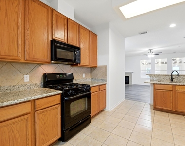 18427 Grove Brook Lane - Photo Thumbnail 13