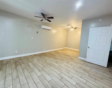 13007 Shady Lane - Photo Thumbnail 5