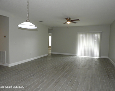 583 Hollow Glen Drive - Photo Thumbnail 6