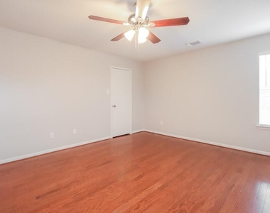 553 Small Cedar Drive - Photo Thumbnail 8