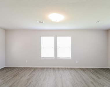 2401 Flathead Drive - Photo Thumbnail 6