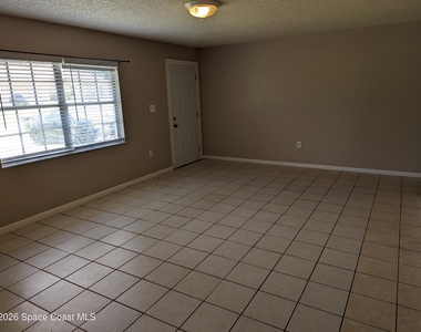 461 Ellington Avenue Se - Photo Thumbnail 3