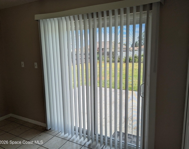 461 Ellington Avenue Se - Photo Thumbnail 2