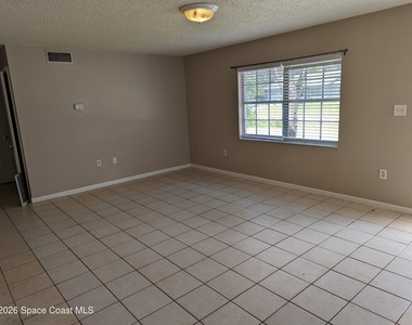 461 Ellington Avenue Se - Photo Thumbnail 4