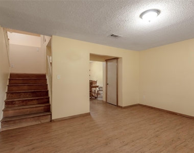 86 Oak Hill Drive - Photo Thumbnail 2