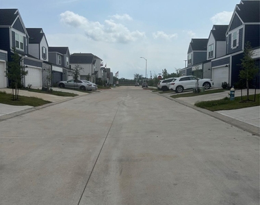 3014 La Latina Drive - Photo Thumbnail 6