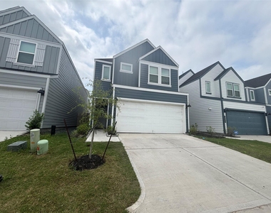 3014 La Latina Drive - Photo Thumbnail 1