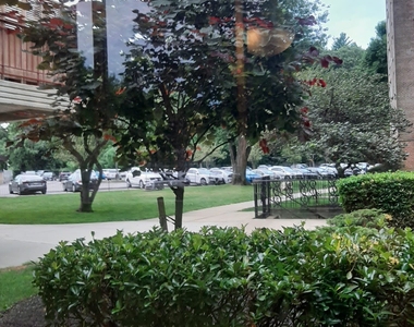 Grand Central Parkway - Photo Thumbnail 4