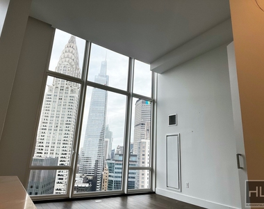 East 44th Street - Photo Thumbnail 11