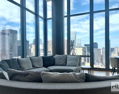 East 44th Street - Photo Thumbnail 6