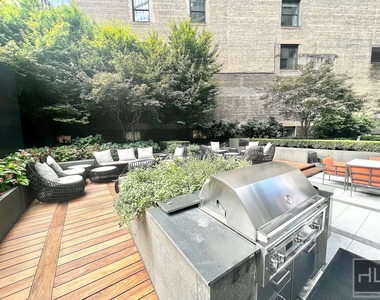 East 44th Street - Photo Thumbnail 10