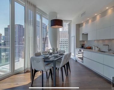 East 44th Street - Photo Thumbnail 3