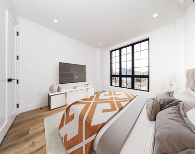 311 Franklin Avenue - Photo Thumbnail 3