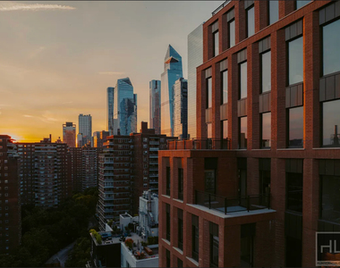 West 28th Street - Photo Thumbnail 18
