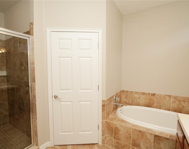 622 Breezeway Court - Photo Thumbnail 12