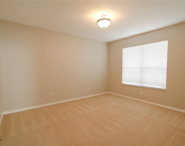 622 Breezeway Court - Photo Thumbnail 9