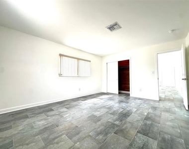 10 158th Avenue - Photo Thumbnail 14