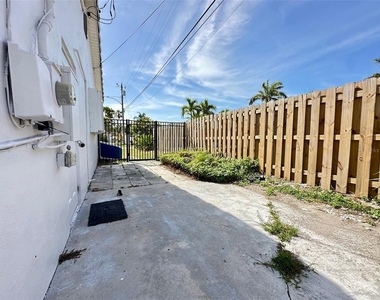 10 158th Avenue - Photo Thumbnail 21