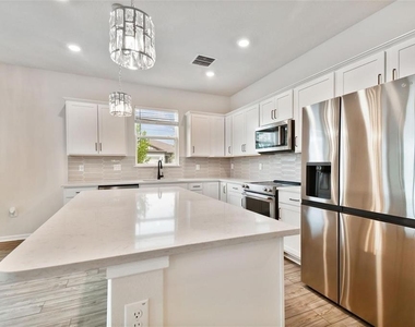 13144 Peachleaf Avenue - Photo Thumbnail 8