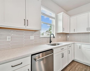 13144 Peachleaf Avenue - Photo Thumbnail 9