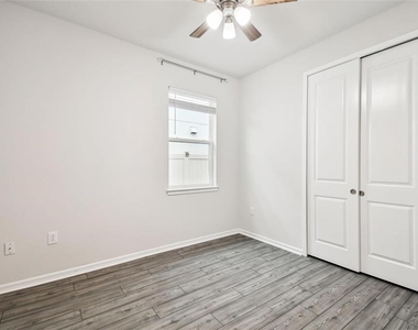 13144 Peachleaf Avenue - Photo Thumbnail 31