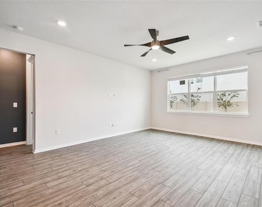 13144 Peachleaf Avenue - Photo Thumbnail 16