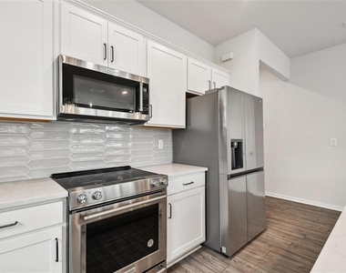 13144 Peachleaf Avenue - Photo Thumbnail 7