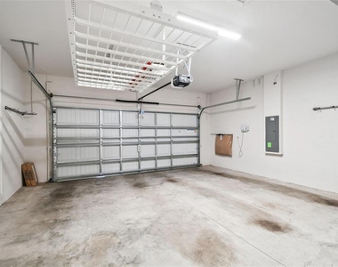 13144 Peachleaf Avenue - Photo Thumbnail 35