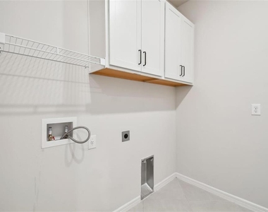 13144 Peachleaf Avenue - Photo Thumbnail 17
