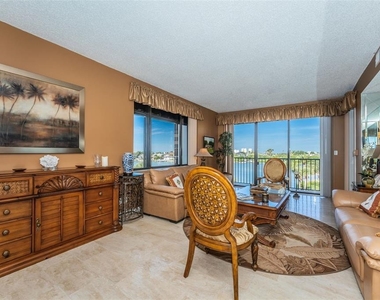 6 Belleview Boulevard - Photo Thumbnail 14