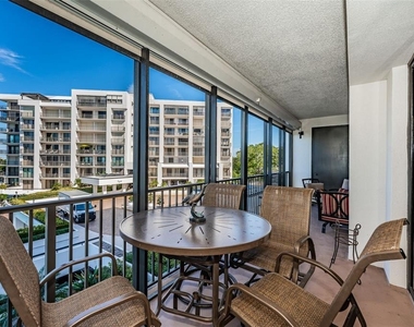 6 Belleview Boulevard - Photo Thumbnail 2
