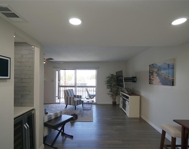 6325 Newtown Circle - Photo Thumbnail 12