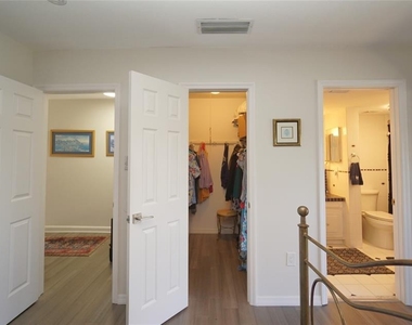 6325 Newtown Circle - Photo Thumbnail 25