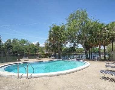 6325 Newtown Circle - Photo Thumbnail 20