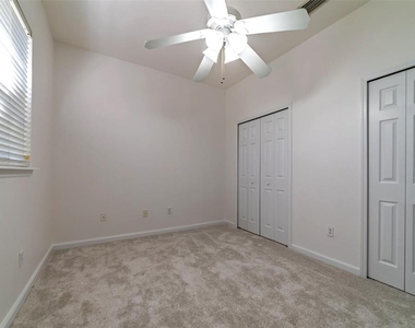528 Jasmine Way - Photo Thumbnail 2