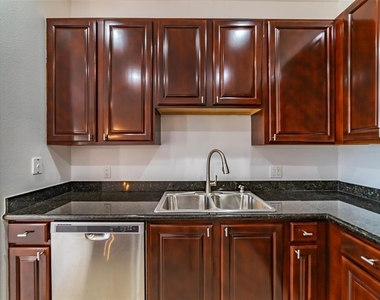 528 Jasmine Way - Photo Thumbnail 16