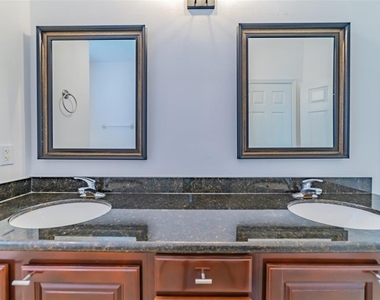 528 Jasmine Way - Photo Thumbnail 23