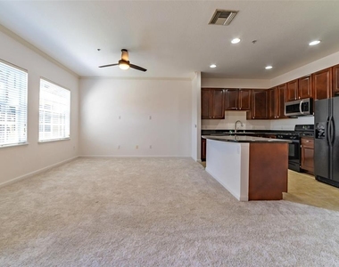528 Jasmine Way - Photo Thumbnail 9