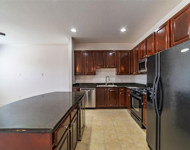 528 Jasmine Way - Photo Thumbnail 14