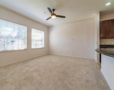 528 Jasmine Way - Photo Thumbnail 11