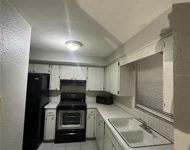 5509 Riddle Road - Photo Thumbnail 4