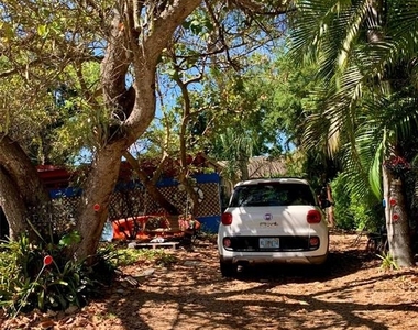 1653 Bravo Drive - Photo Thumbnail 12