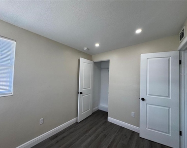 7039 Lenox Drive - Photo Thumbnail 9