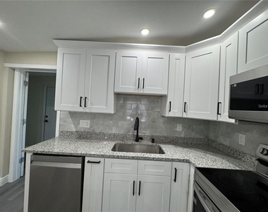 7039 Lenox Drive - Photo Thumbnail 3