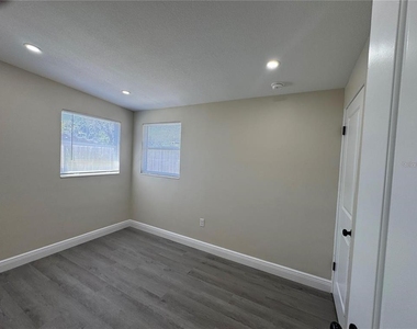 7039 Lenox Drive - Photo Thumbnail 10