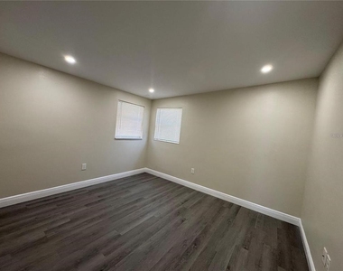 7039 Lenox Drive - Photo Thumbnail 16
