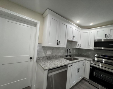 7039 Lenox Drive - Photo Thumbnail 4