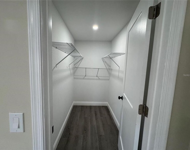 7039 Lenox Drive - Photo Thumbnail 8