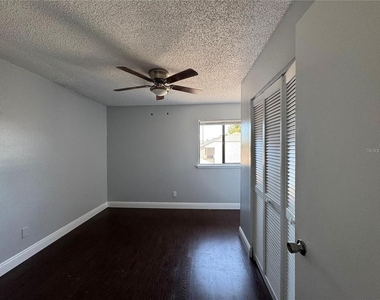 7039 Lenox Drive - Photo Thumbnail 12