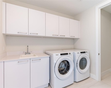 275 1st Avenue South - Photo Thumbnail 23